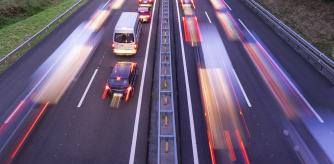 Según la Comisión Europea, entre el 40 y el 50% de los conductores europeos conduce más rápido de lo recomendable