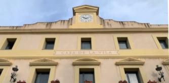 Detalle de la fachada del Ayuntamiento de Sant Andreu de Llavaneres