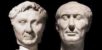 Bustos de Pompeyo (izqda.) y Julio César