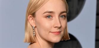 La actriz Saoirse Ronan attends the 2018 Vanity Fair Oscar Party hosted by Radhika Jones at Wallis Annenberg Center for the Performing Arts on March 4, 2018 in Beverly Hills, California.