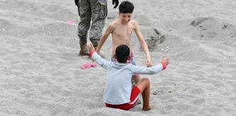 Las autoridades ceutís buscan la fórmula para fomentar el reencuentro con sus padres de los menores que cruzaron la valla