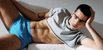 Omar Ayuso en la campaña del Orgullo de Calvin Klein