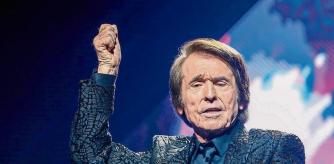 MADRID, SPAIN – DECEMBER 19: Singer Raphael performs during his concert at the Wizink Center on December 19, 2020, in Madrid, Spain. This concert has been the largest in the country since the COVID-19 pandemic broke out with more than 5,000 people. With this show Raphael celebrated a musical career of 60 years. (Photo by Ricardo Rubio/Europa Press via Getty Images)