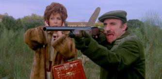 Mónica Randall y José Sazatornil en una imagen de 'La escopeta nacional'