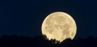 LV_ Espectacular Superluna de fresa a cámara rápida