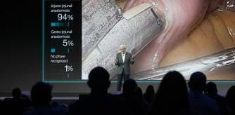 El cirujano Antonio de Lacy durante la presentación de la plataforma de inteligencia artificial quirúrgica en el Mobile MWC 21