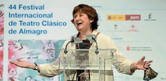 Almagro (Ciudad Real), 01/07/2021.- La actriz Julieta Serrano tras recibir hoy jueves el 