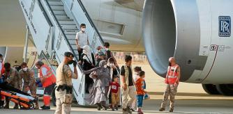 GRAF6867. TORREJÓN DE ARDOZ (MADRID), 23/08/2021.- Llegada este lunes a la base aérea de Torrejón de Ardoz de un avión con 260 personas procedentes de Afganistán. EFE/ Fernando Villar