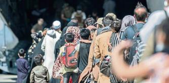 HANDOUT - 24 August 2021, Afghanistan, Kabul: Afghan evacuees board a a US Air Force C-17 Globemaster III aircraft, during evacuation at Hamid Karzai International Airport following the Taliban takeover. Photo: Sgt. Samuel Ruiz/U.S. Marine/Planet Pix via ZUMA Press Wire/dpa - ATTENTION: editorial use only and only if the credit mentioned above is referenced in full Sgt. Samuel Ruiz/U.S. Marine/Pla / DPA 24/08/2021 ONLY FOR USE IN SPAIN