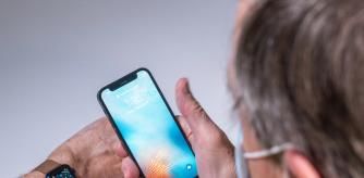 Desbloquear tu iPhone con mascarilla ya es posible si tienes un Apple Watch