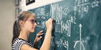 Una pizarra para estudiar ayuda a visualizar mejor la información para memorizarla y entenderla.