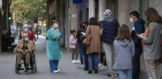 BARCELONA-COLAS EN EL CAP MANSO PARA PRUEBAS DE COVID- FOTO ANA JIMENEZ