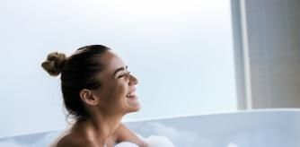 Un baño relajante te ayudará a dormir mejor.