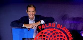 Iñaki Urdangarin posa para Guyana Guardian en el acto de los 50 años del Palau Blaugrana