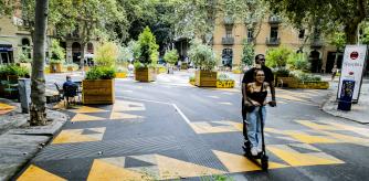 La supermanzana del barrio de Sant Antoni, uno de los iconos de las políticas de Ada Colau