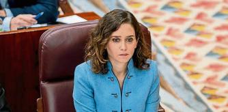 La presidenta de la Comunidad de Madrid, Isabel Díaz Ayuso, durante una sesión de control al Gobierno regional en la Asamblea, a 4 de noviembre de 2021, en Madrid, (España). El Pleno de la Asamblea de Madrid de este jueves centra su debate en el Proyecto de Presupuestos para 2022 que ha registrado la Comunidad de Madrid; el cambio climático; y una Proposición No de Ley de Unidas Podemos que insta al Gobierno a investigar lo sucedido en las residencias de mayores durante la pandemia. Además, también se abordan temas como la disponibilidad de suelo en la región, el acceso a la vivienda, el empleo público, las leyes LGTBI, la salud en Atención Primaria, el cambio climático y la subida de la luz. 04 NOVIEMBRE 2021;PRESUPUESTOS;ISABEL DÍAZ AYUSO;COMUNIDAD DE MADRID A. Pérez Meca / Europa Press 04/11/2021