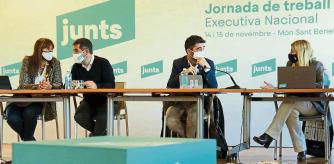 Pla general de la jornada de treball de l'Executiva Nacional de Junts per Catalunya al Món Sant Benet. A la foto, Laura Borràs, Jordi Sànchez, Jordi Puigneró, i Elsa Artadi. Imatge del 15 de novembre del 2021. (Horitzontal)