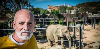 25 - 10 - 2021 / Barcelona / Alejandro Palomas - Escritor - Elefante Zoo - para la Contra Victor Amela / Foto: Llibert Teixidó