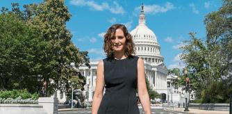 Isabel Díaz Ayuso delante de el Capitolio de Washington