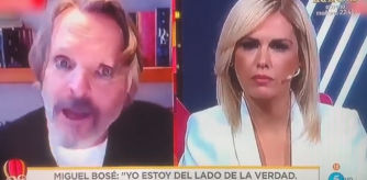 Miguel Bosé en una entrevista en televisión