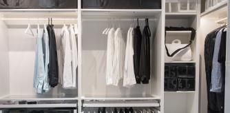 Armario cápsula, un armario lleno de prendas básicas.