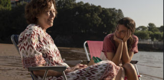 Susi Sánchez y Laia Costa en una escena de 'Cinco lobitos'