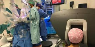 Momento de la cirugía robótica