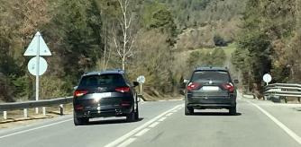 Realizar un adelantamiento en carretera convencional con un carril por sentido es una maniobra que conlleva notable peligro