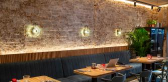 Interior de un moderno restaurante