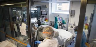 Las personas que tuvieron que ser ingresadas en la UCI y requirieron ventilación mecánica son las más propensas a presentar daños cognitivos derivados de la covid