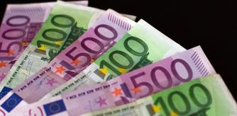 10 - 01 - 2013 / Billetes de Eur / Moneda - Billete / 5 Eur 10 Eur 20 Eur 50 Eur 100 Eur 500 Eur / Foto: Llibert Teixido