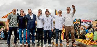FOTO ALEX GARCIA LOS PRESOS INDEPENDENTISTAS DEL PROCES SALEN POR UN INDULTO DE LA PRISION DE LLEDONERS. ORIOL JUNQUERAS, JORDI SANCHEZ, JORDI CUIXART, RAUL ROMEVA, JORDI TURULL, JOSEP RULL Y JOAQUIM FORN. LES RECIBE EL PRESIDENT PERE ARAGONES Y UNA DELEGACION DE CONSELLERS 2021/06/23