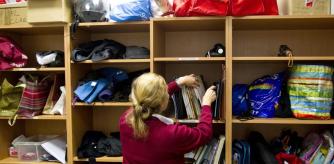 27 - 01 - 2012 / Barcelona / Punt TMB en estacion de diagonal donde se almacenan todos los objetos perdidos de los usuarios / Foto: Llibert Teixido