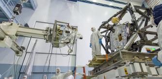 Integración del Instrumento de Infrarrojo Medio, MIRI, en el módulo de instrumentos científicos del James Webb durante su construcción