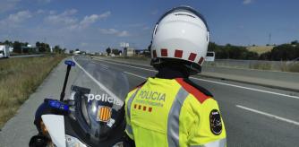 Unidad móvil de los Mossos d'Esquadra en la AP-7
