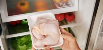 La carne y el pescado deben almacenarse en los estantes inferiores de la nevera