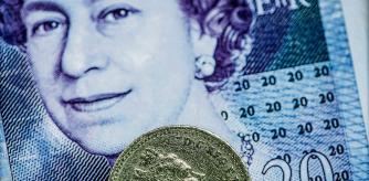 foto XAVIER CERVERA 17/09/2014 la libra esterlina (sterling pound GBP) es la moneda del reino unido de la gran bretana (inglaterra, escocia, gales) y irlanda del norte, y quien lo rige es el Bank of England; hay temor por parte de escoceses, de si gana el 'yes' en el referendum del 18 setiembre pierdan la union monetaria britanica, teniendo los scottish q buscar nueva moneda..o empezar con el euro. Aunq quieren independencia manteniendo la libra esterlina y tambien la reina Isabel II como jefa de estado. en la imagen, una libra en moneda, y un billete de 20 libras (ambas con la imagen de HM Queen Elizabeth II, quien ha manifestado q los escoceses voten despues de haberlo pensado cuidadosamente)