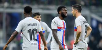Soccer Football - Champions League - Group C - Inter Milan v FC Barcelona - San Siro, Milan, Italy - October 4, 2022  FC Barcelona's Robert Lewandowski, Ansu Fati and Franck Kessie react REUTERS/Daniele Mascolo