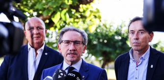 Jaume Giró en una imagen de archivo atendiendo a la prensa