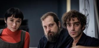 Carlos Vermut, rodeado de Zoe Stein y Nacho