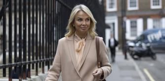 Corinna Larsen, el pasado 22 de marzo, llegando la Corte Británica donde se dirime su demanda de acoso contra el rey Juan Carlos.