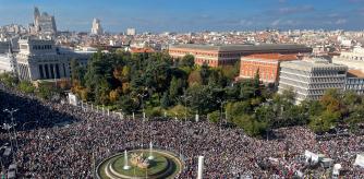 Decenas de miles de personas han salido a las calles de Madrid