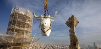 La Sagrada Família culmina la torre de Lluc con el buey