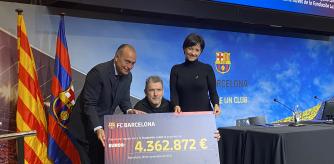 Juan Carlos Unzué acompañado del vicepresidente Rafa Yuste y de la presidenta de la Fundación Luzón María José Arregui Galán