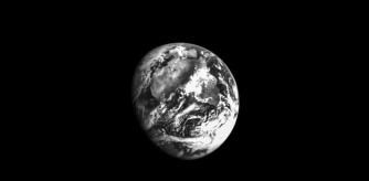 Imagen difundida por la NASA de la Tierra fotografiada desde la nave Orión