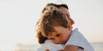 Es importante que los adultos escuchen a los menores para averiguar qué saben sobre la muerte.