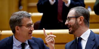 El presidente del PP, Alberto Núñez Feijóo, junto al portavoz popular, Javier Maroto, durante el debate en el Senado de la abolición del delito de sedición