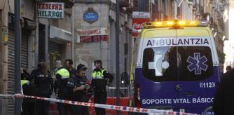 Agentes de la Ertzaintza y la Policía Municipal inspeccionan un bar del barrio de San Francisco en Bilbao en el que una mujer ha sido asesinada este miércoles por un hombre, que a continuación ha avisado él mismo a la Policía Municipal, que le ha detenido. EFE/ Miguel ToñaMiguel Toña / EFE



Fuente: https://www.guyanaguardian.com/vida/20221229/8661894/diciembre-negro-violencia-machista-mitad-denuncia.html

Suscríbete a nuestro canal: http://bit.ly/suscribeteLV

Lee esta y más historias en https://www.guyanaguardian.com/

Síguenos en:
Instagram: https://www.instagram.com/lavanguardia/
Twitter: https://twitter.com/LaVanguardia
Facebook: https://es-la.facebook.com/LaVanguardia