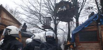 Police officers keep guard as activists stage a sit-in protest against the expansion of the Garzweiler open-cast lignite mine of Germany's utility RWE, in Luetzerath, Germany, January 11, 2023 that has highlighted tensions over Germany's climate policy during an energy crisis. REUTERS/Thilo Schmuelgen