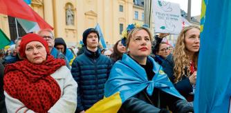 Demonstrators take part in a pro-Ukrainian rally at Odeonsplatz square on the sidelines of the Munich Security Conference (MSC) in Munich, southern Germany, on February 18, 2023. - The Munich Security Conference running from February 17 to 19, 2023 brings world leaders together ahead of the first anniversary of Russia's invasion of Ukraine as Kyiv steps up pleas for more weapons. (Photo by Odd ANDERSEN / AFP)